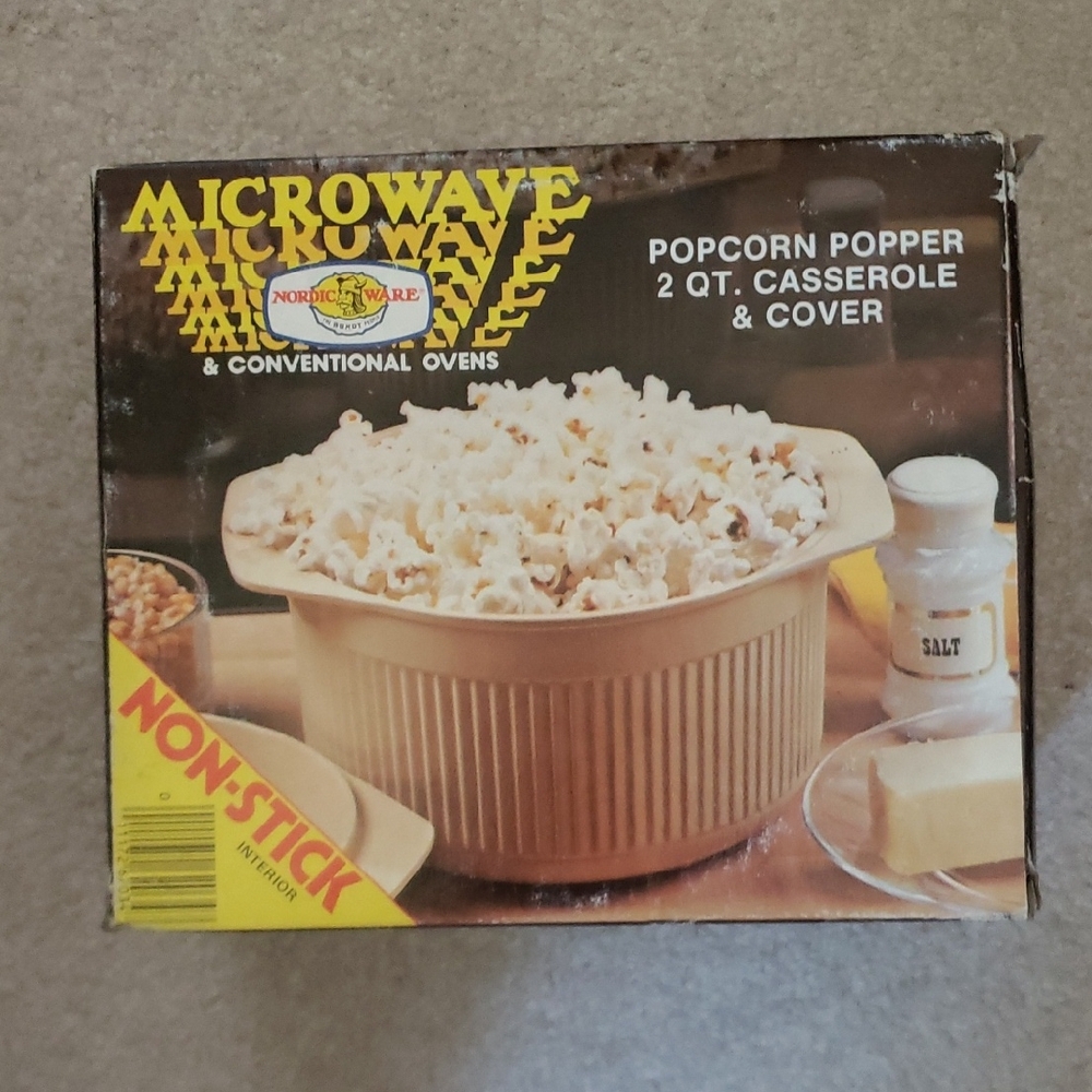 Nordic Ware Beige 2 Qt Popcorn Popper with Cover